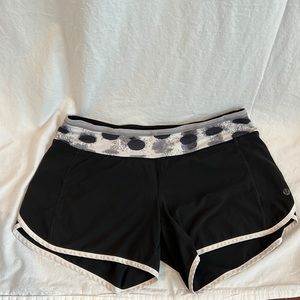 Lululemon Turbo Run Speed Shorts Seaside Dot Black Gray 4.5” inseam Size 8